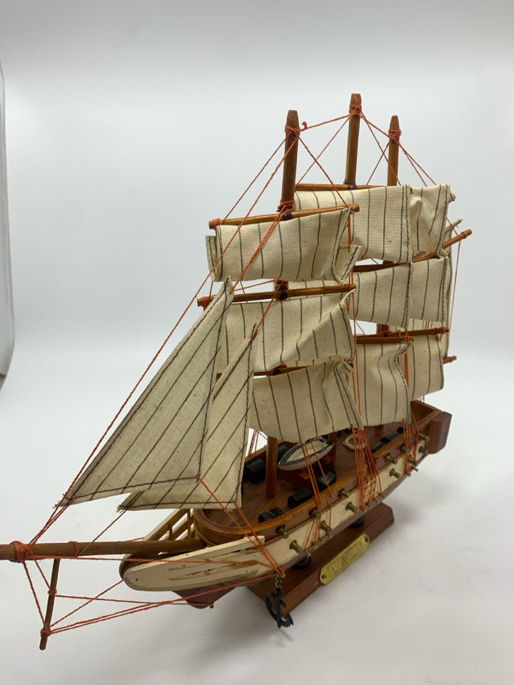 USS CONSTITUTION MODEL WOOD SHIP W/FABRIC SAILS.