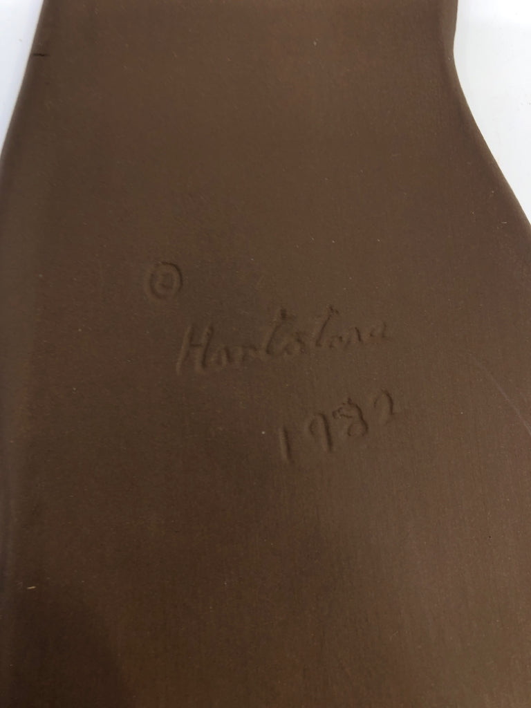 BROWN CAT HARTSONE COOKIE MOLD.