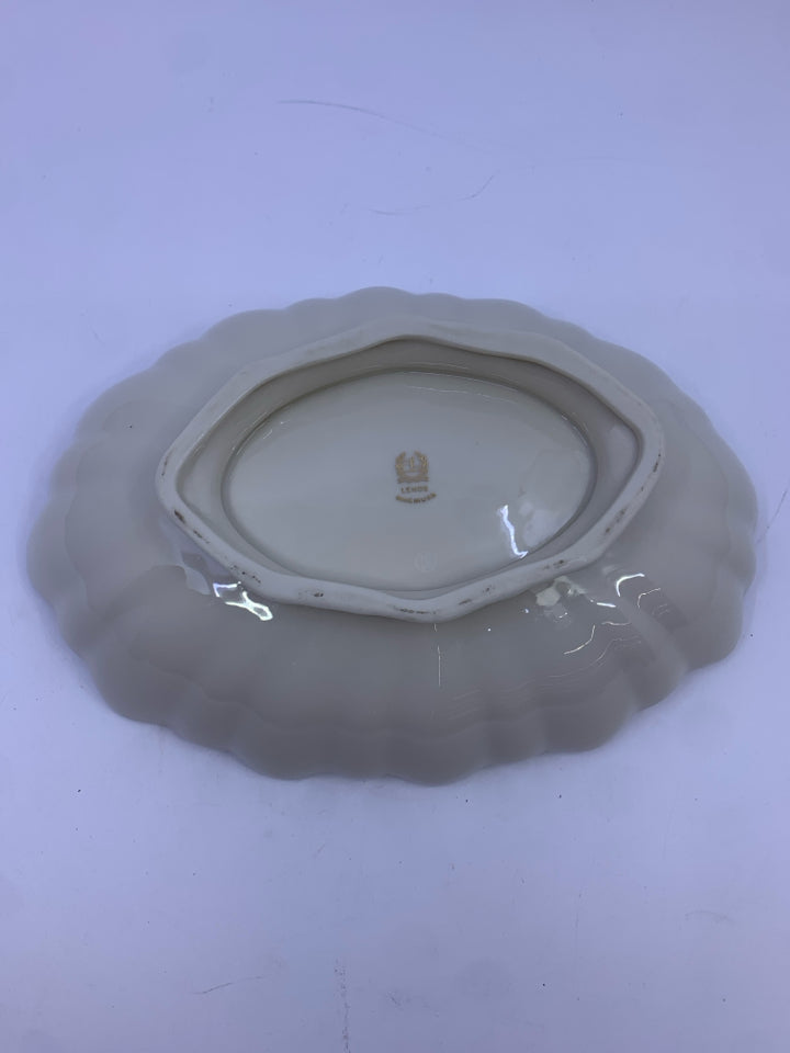 LENOX WAVY EDGE OVAL DISH SILVER TRIM.
