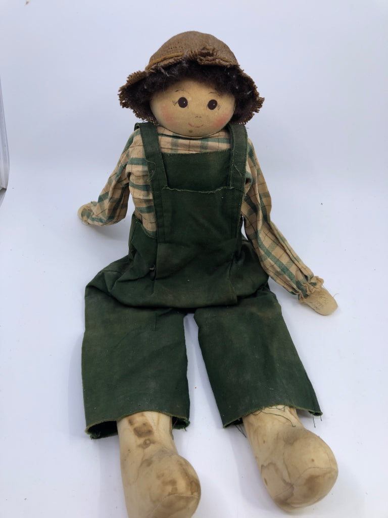2PC BOY+GIRL SHELF SITTING PRIMITIVE DOLLS.