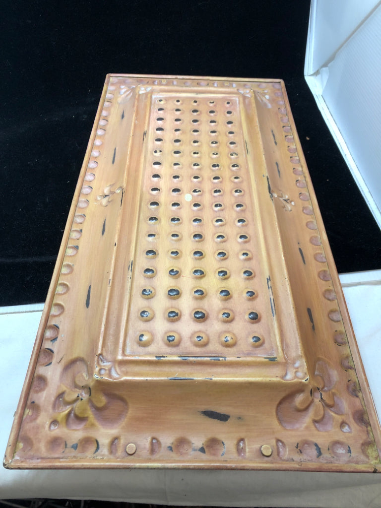 RUSTIC PRESSED METAL TRAY W/HANDLES.