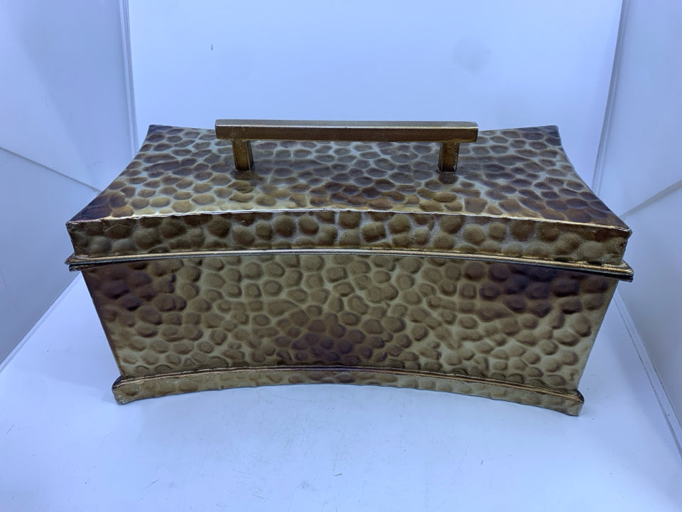 RECTANGLE GOLD HAMMERED CONTAINER WITH LID.