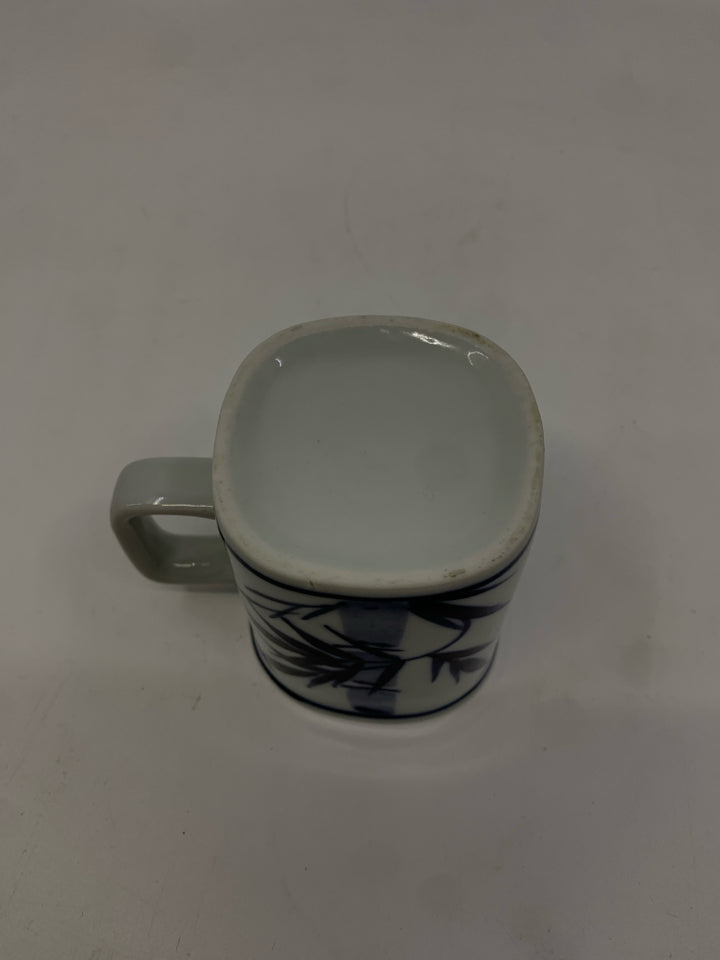 LIGHT BLUE ASIAN STYLE MUG W BAMBOO.