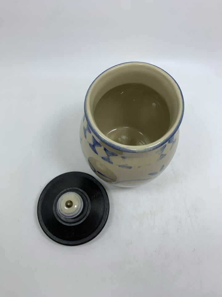 ROUND BLUE SCROLL CERAMIC JAR W/WOOD LID.
