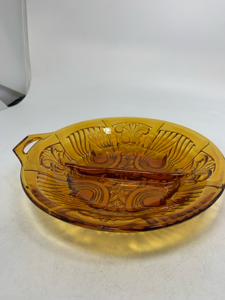 VTG SHALLOW FOOTED CANDY DISH W/ 1 HANDLE.