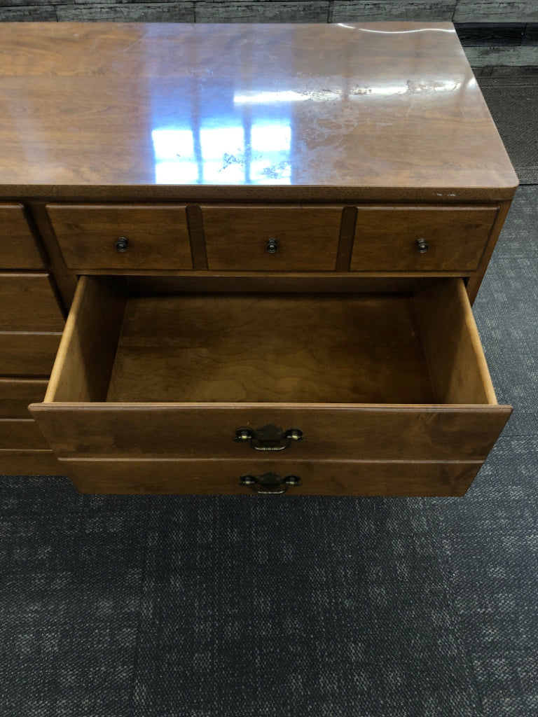 6 DRAWER WOOD DRESSER.