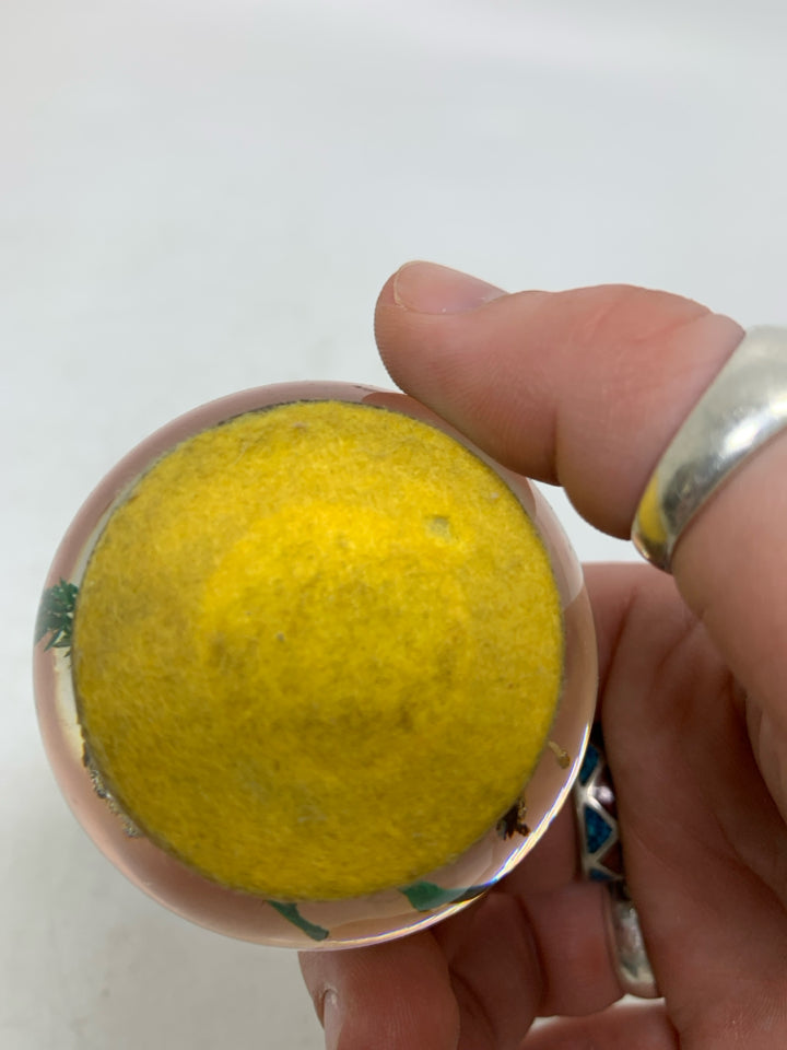 SMALL RESIN YELLOW FLOWERS TREE STUMP PAPERWEIGHT.
