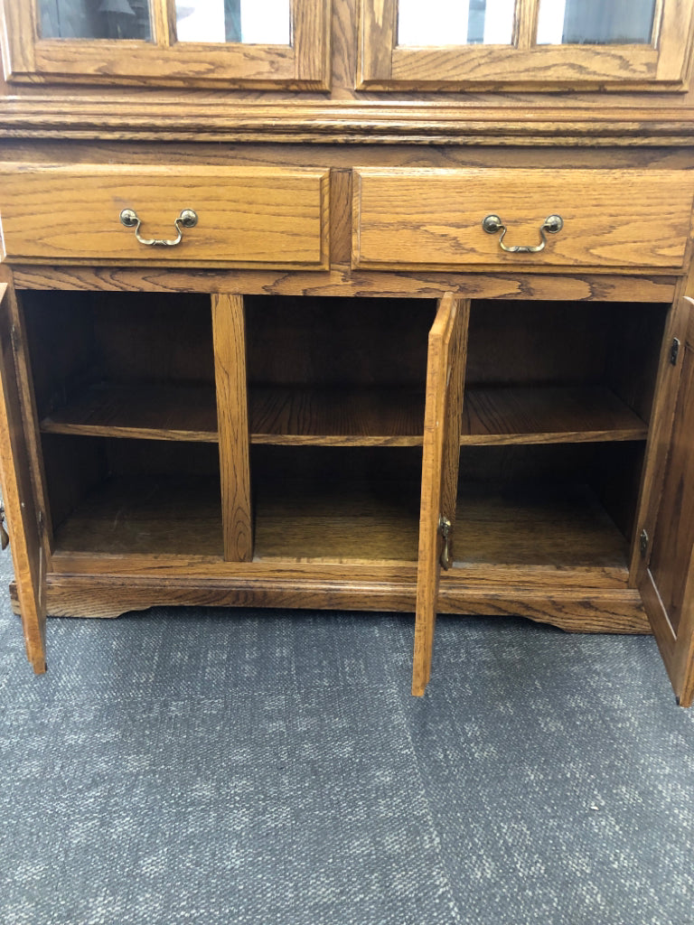 LARGE OAK WOOD 2PC HUTCH W GLASS DOORS.