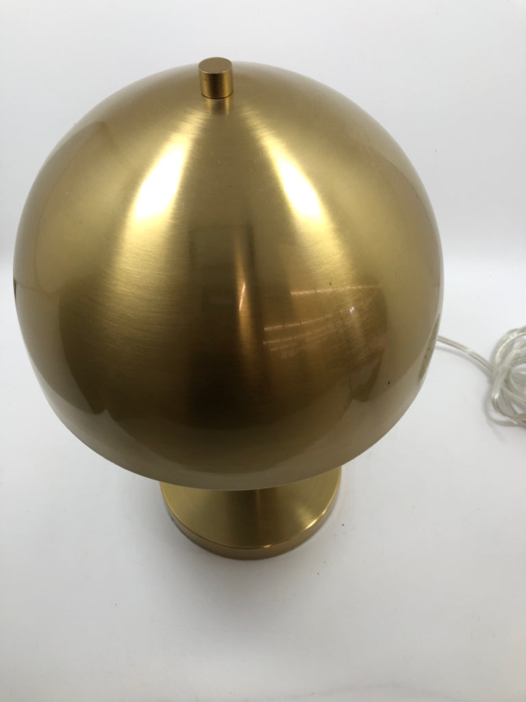 GOLD METAL DOME LAMP.