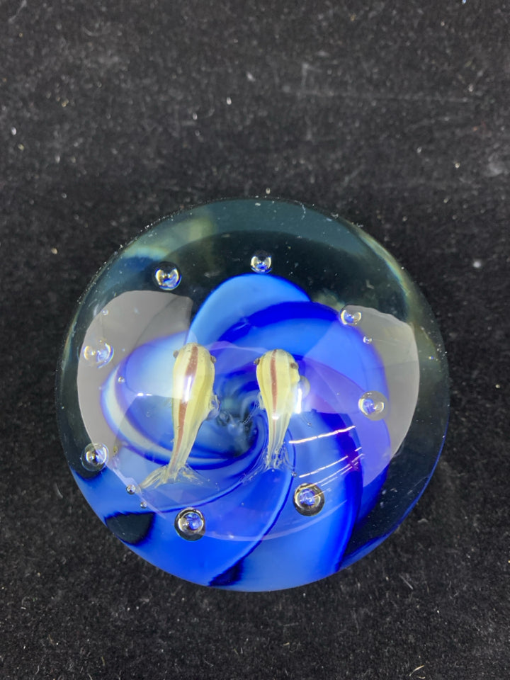 GLASS BALL PAPERWEIGHT W/FISH INSIDE.