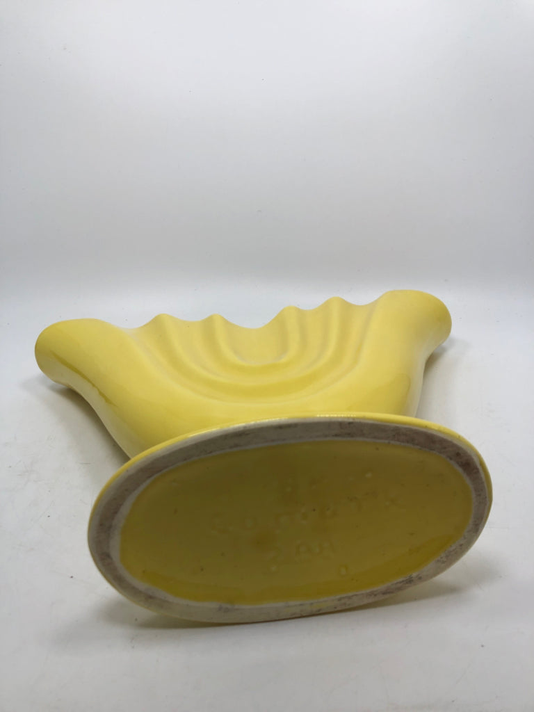 VTG YELLOW CAMARK FAN VASE.