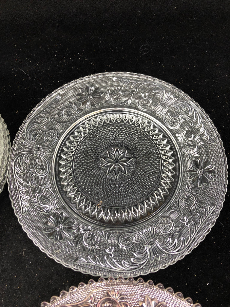 10 SANDWICH PATTERN GLASS LUNCH PLATES.