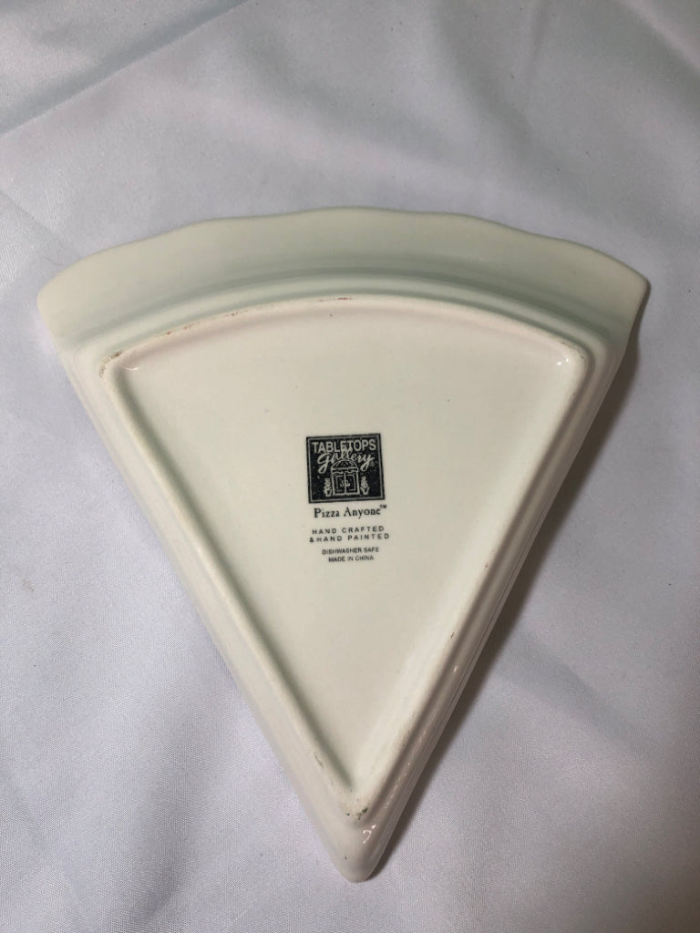 7 I LOVE PIZZA PLATES.