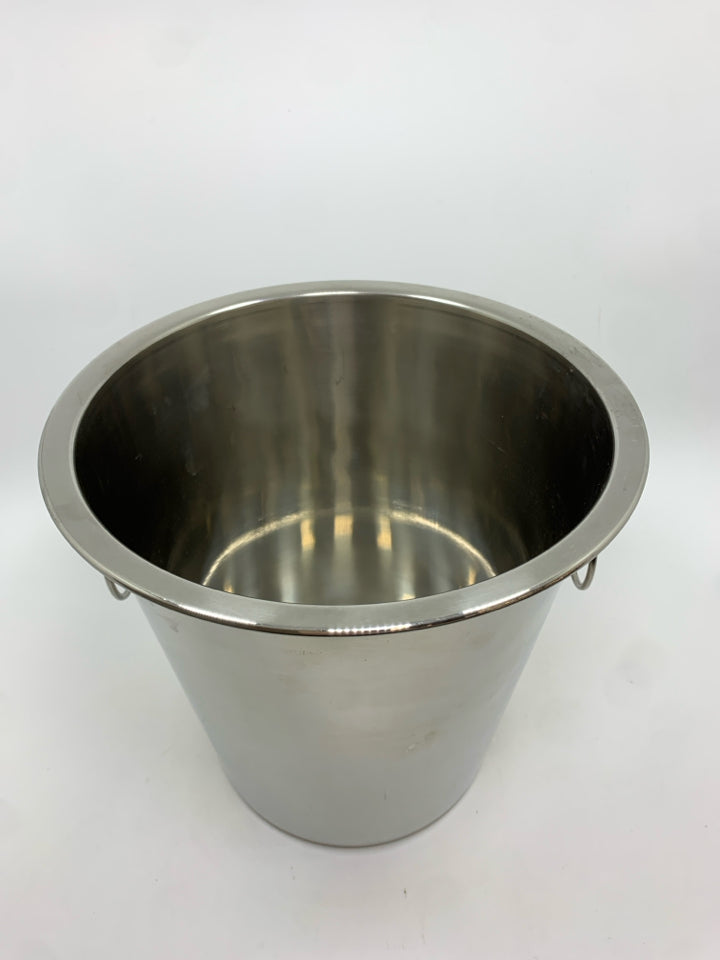STAINLESS STEEL WINE BUCKET.