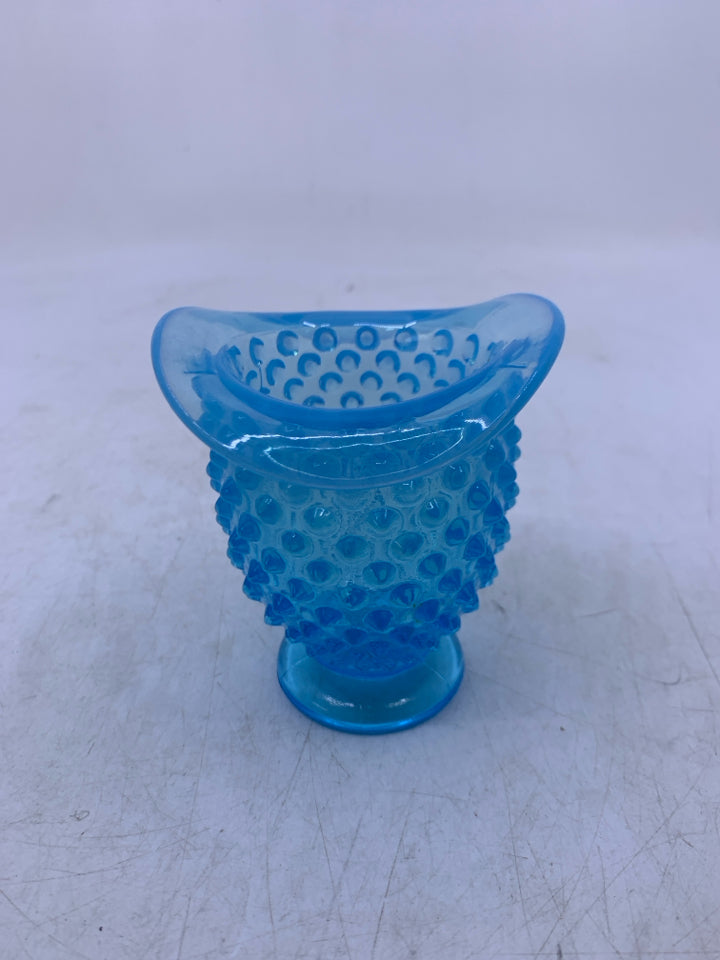LIGHT BLUE FOOTED HOBNAIL TOOTH PICK HOLDER.