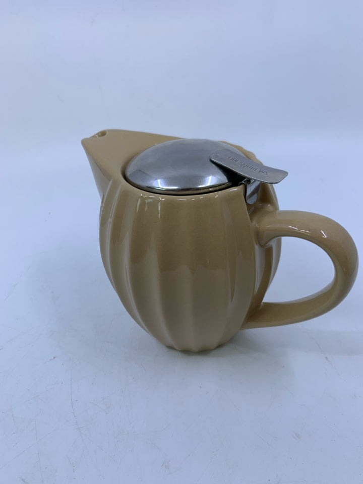 CERAMIC RIBBED COFFEE/TEA POT W/ METAL LID.