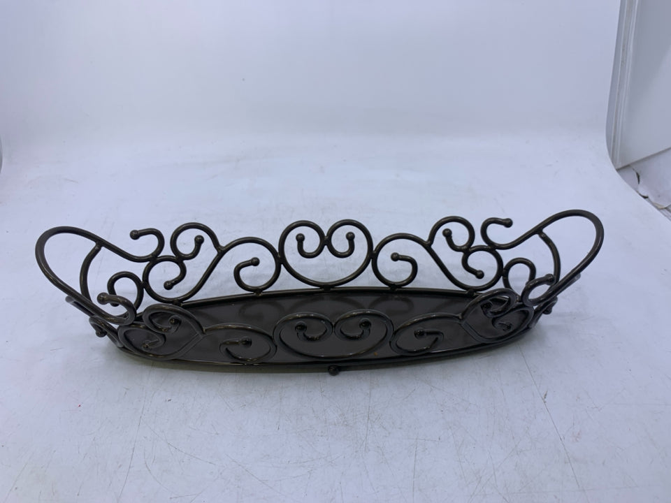 SMALL METAL OVAL SERVER.