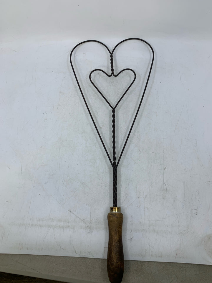 METAL HEART SHAPED W/ WOOD HANDLE DECORATIVE RUG BEATER.