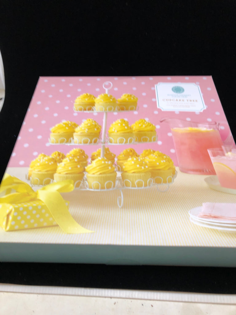 CUPCAKE TREE IN BOX.