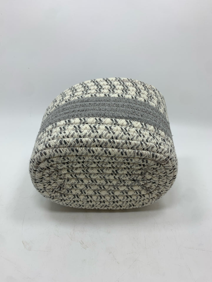 3PC GRAY WOVEN BASKET SET.