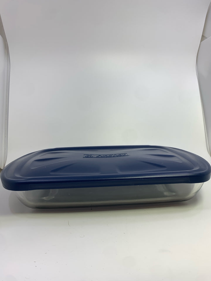 CLEAR GLASS BAKING DISH W/BLUE LID.