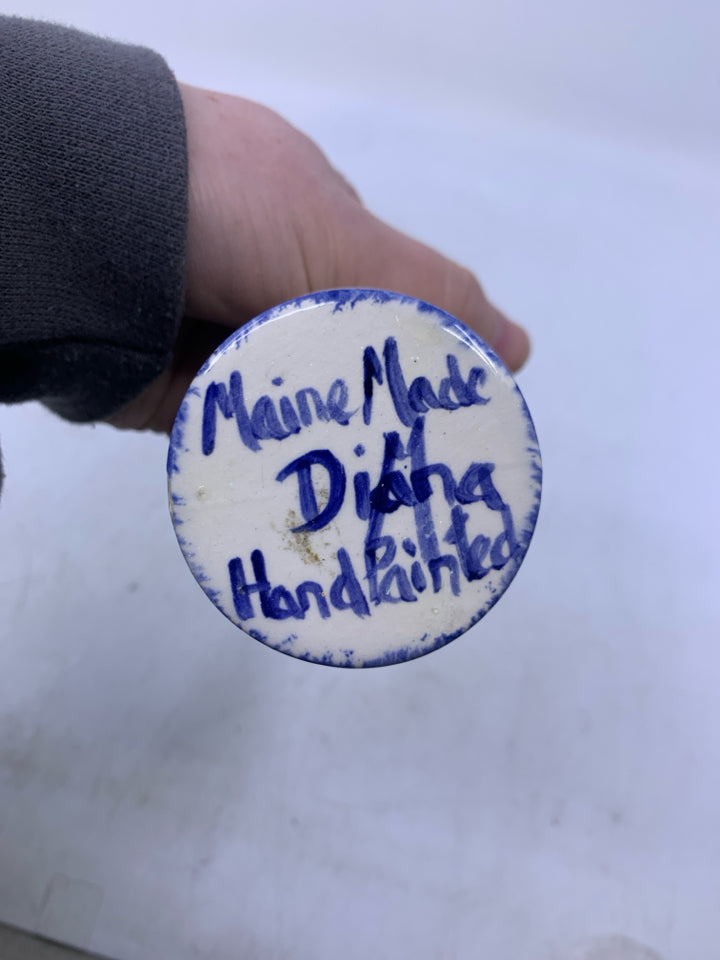 FOOTED BLUE SPONGE W/ BLUEBERRIES EGG CUP.