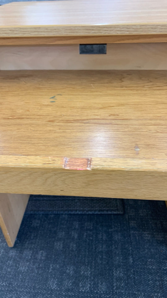 BLONDE 3 DRAWER DESK W/ KEYBOARD DRAWER HEAVY.