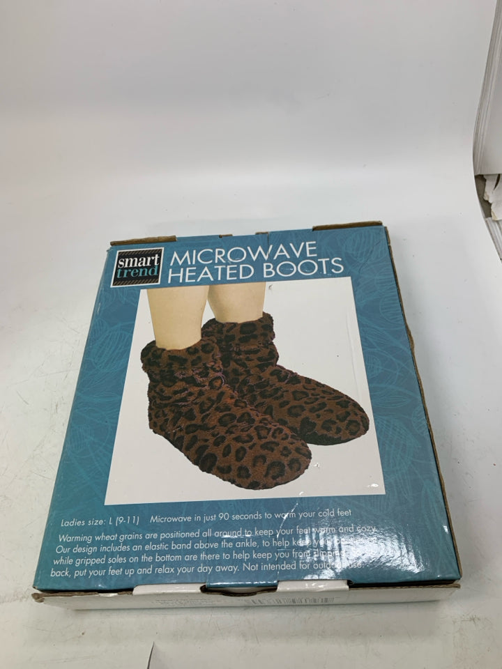 NIP MICROWAVE CHEETAH PRINT HEATED BOOTS.