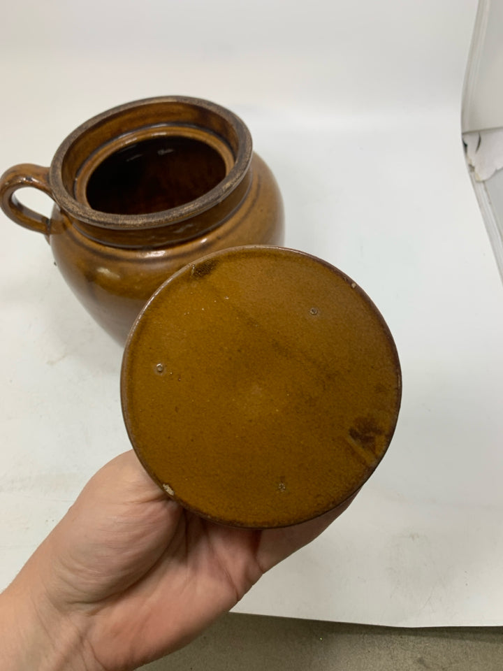 HEAVY BEAN POT W/ HANDLE.