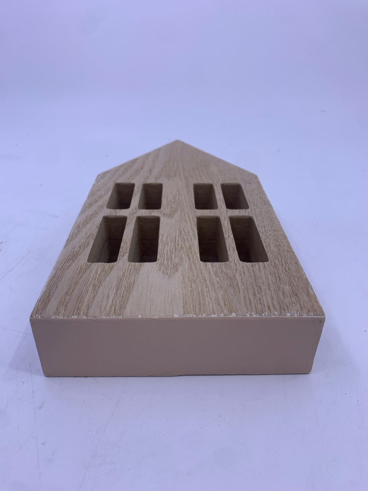 SMALL WOOD HOUSE W PINK SIDES.