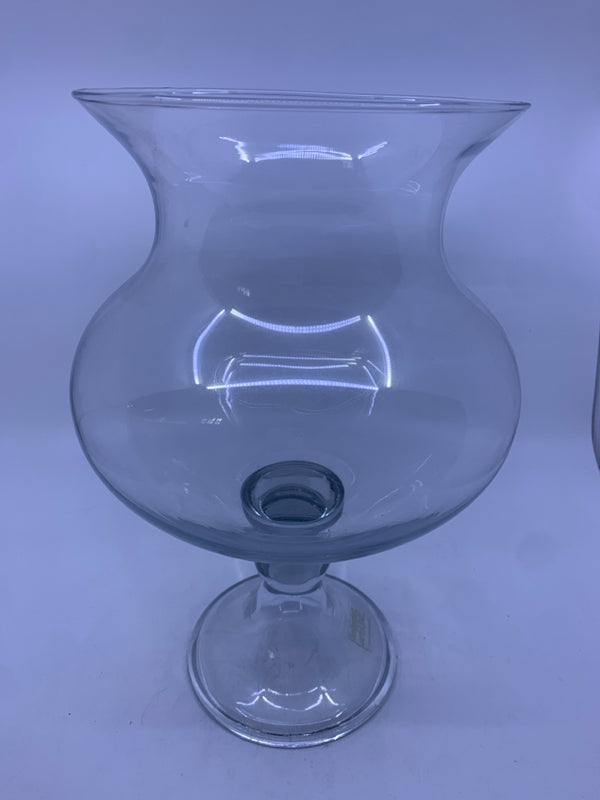CLEAR GLASS FLARED TOP VASE.