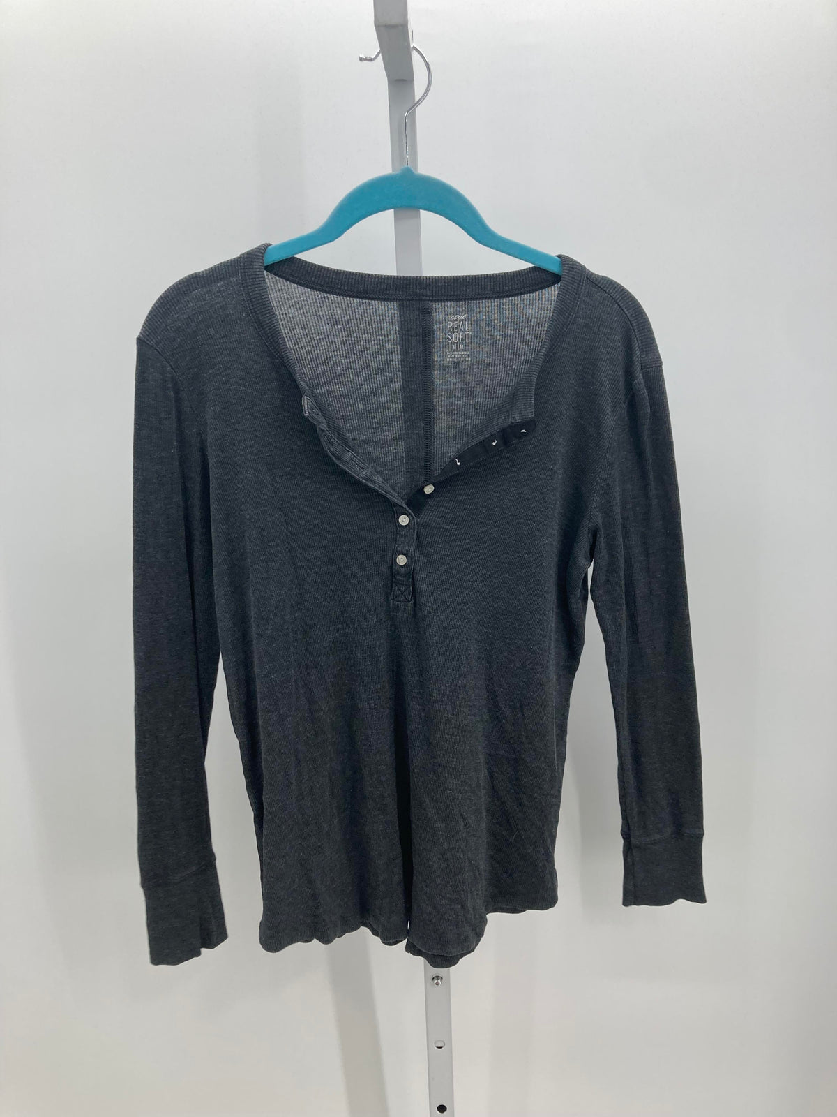 Aero Size Medium Juniors Long Sleeve Shirt