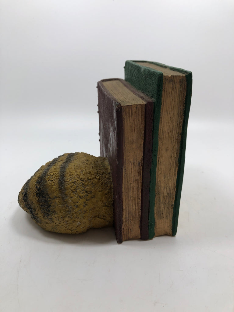 CAT TAIL BOOK END KEY HOLDER.