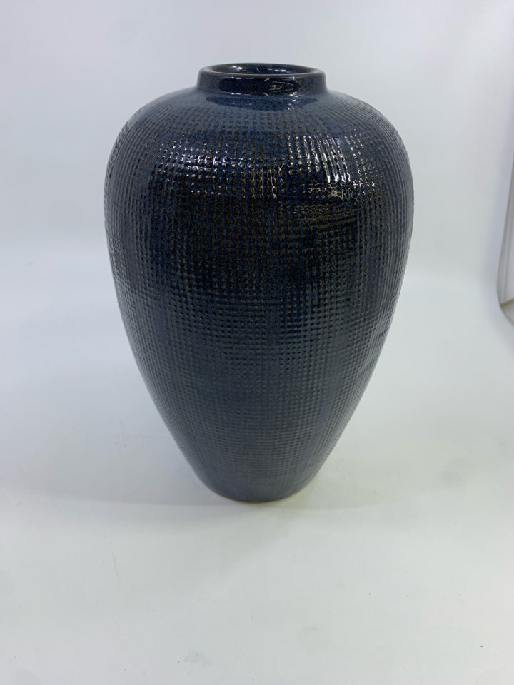 DK BLUE CERAMIC VASE.
