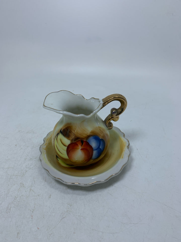 MINIATURE 2PC PAINTED PITCHER/WASH BASIN.