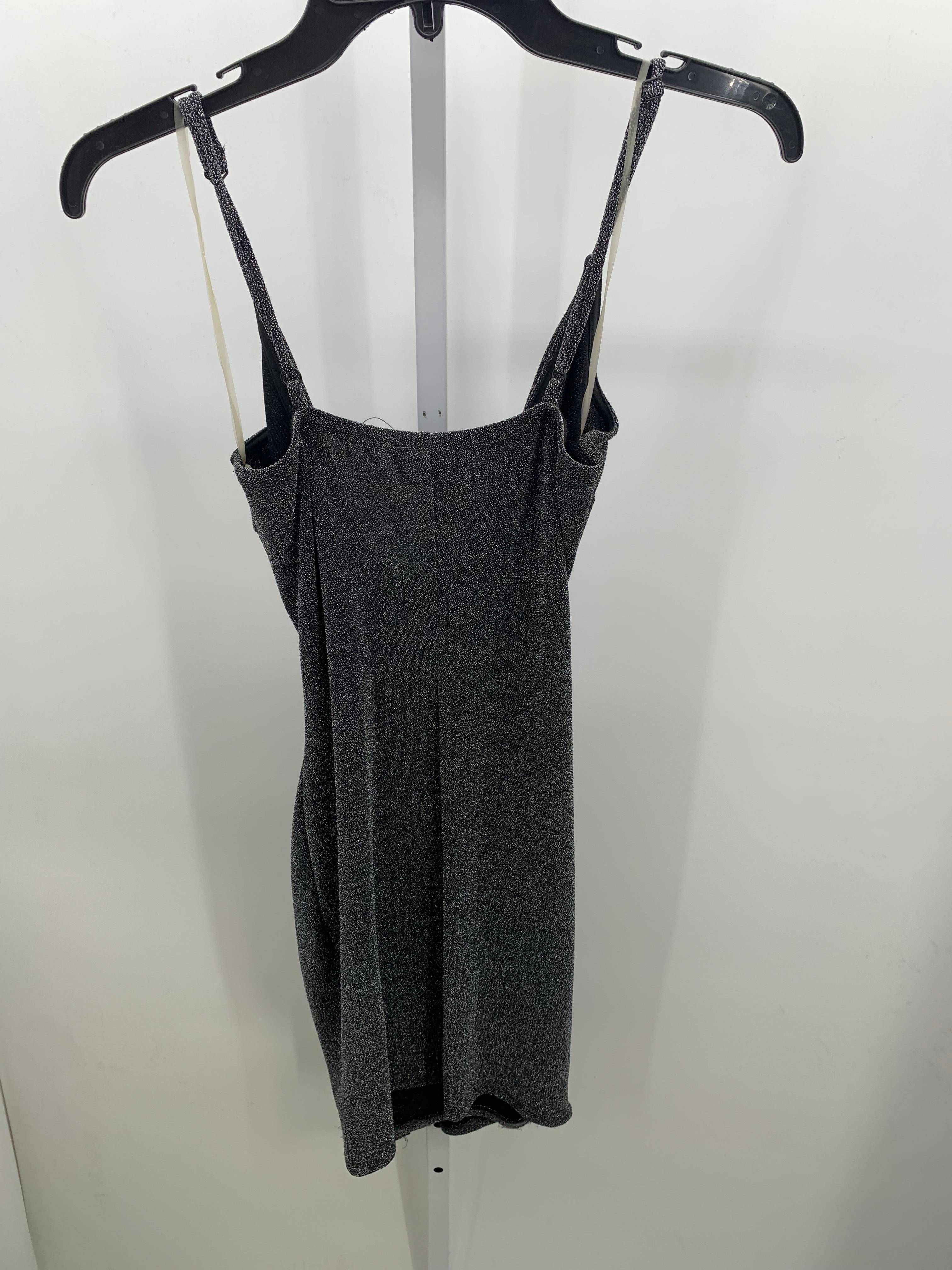 Size Medium Misses Short Sleeve Shirt