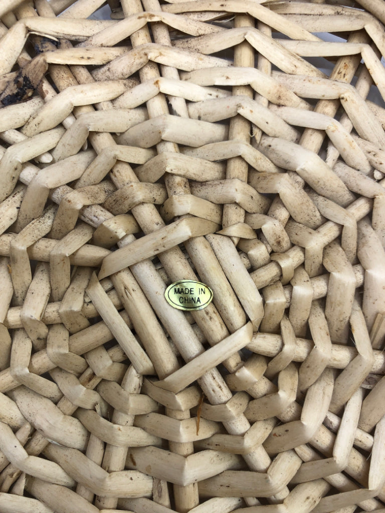 BLONDE OVAL BASKET.