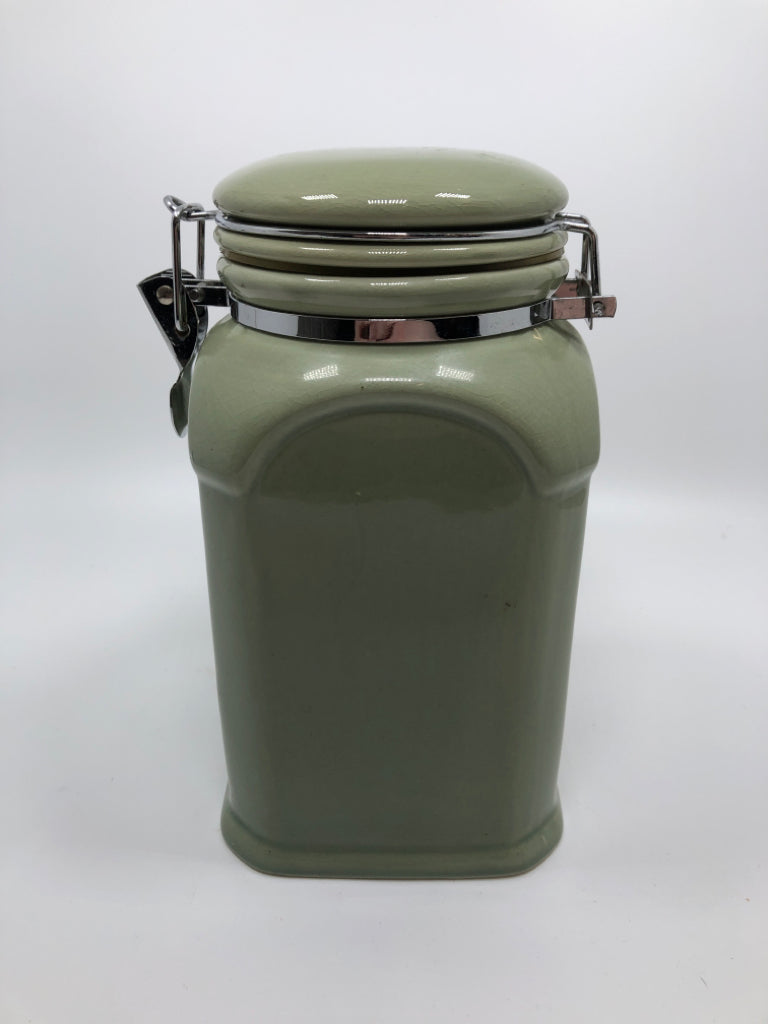 CITY OF LONDON CERAMIC CANISTER W/LOCKING LID.