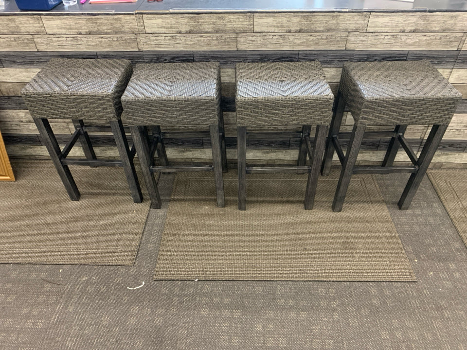 4 GREY WOVEN STOOLS.