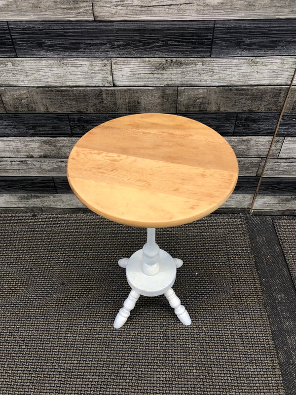 WHITE FOOTED BLONDE WOOD TABLE.