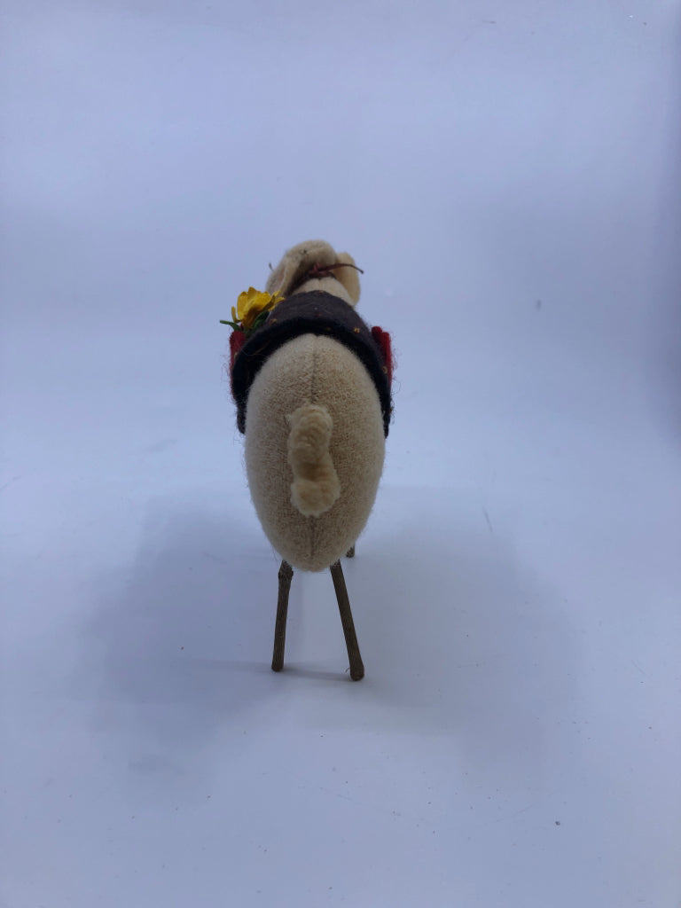 PRIMITIVE PLUSH SHEEP.