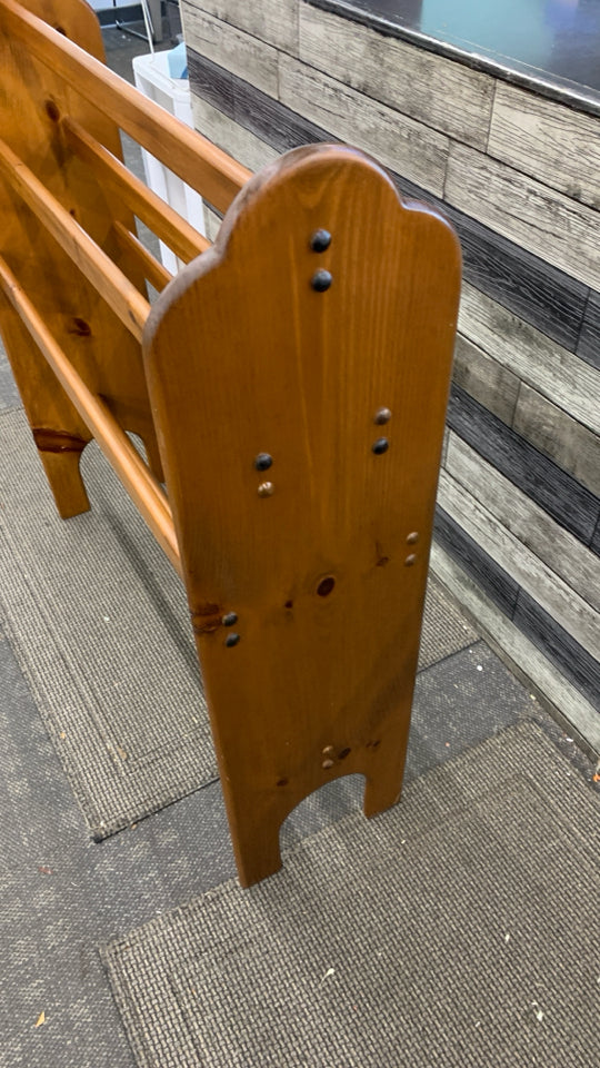 VTG WOODEN QUILT/BLANKET RACK.