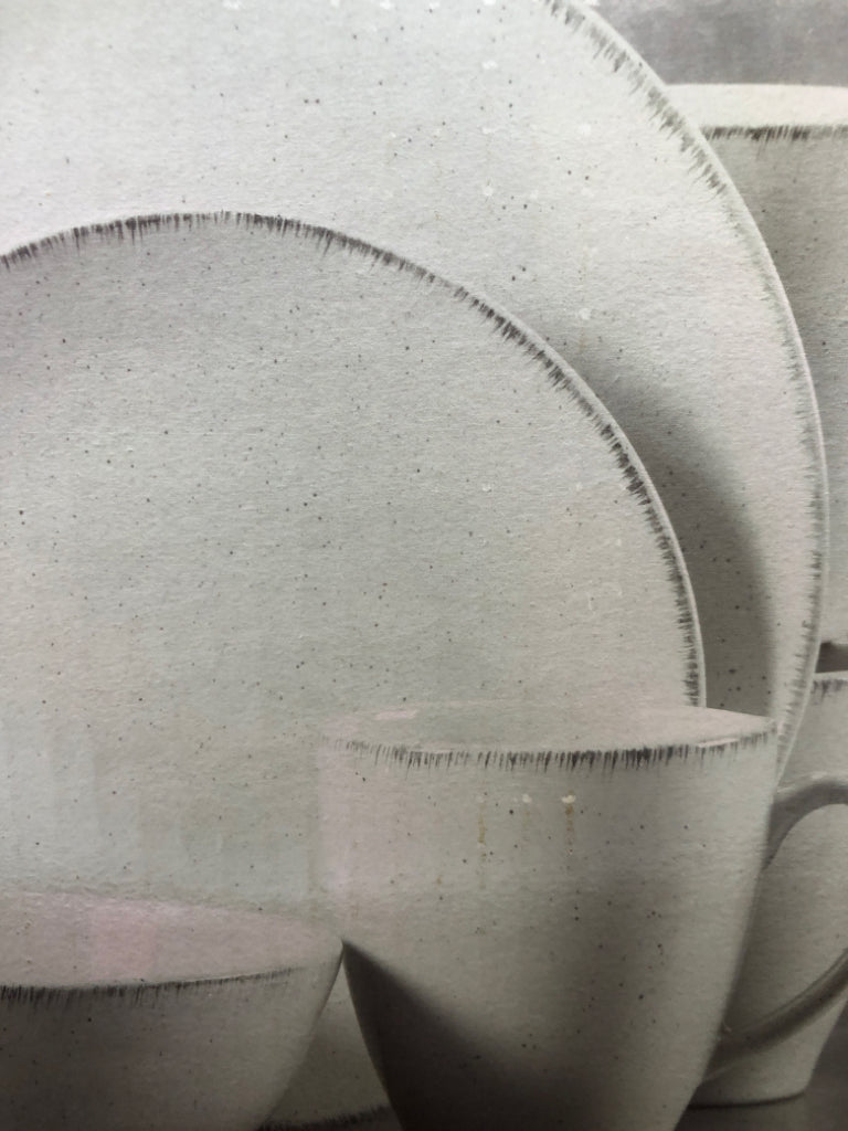 NIB URBAN LOFT DINNERWARE SET SERVICE FOR 4.
