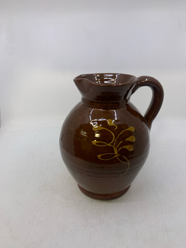 CRACKLE DESIGN W/ YELLOW DETAIL IN CENTER PITCHER.