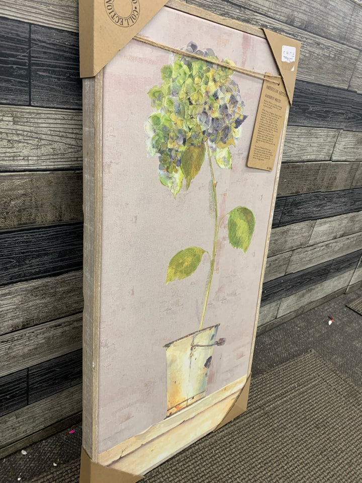 NWT FLOWER WALL HANGING.