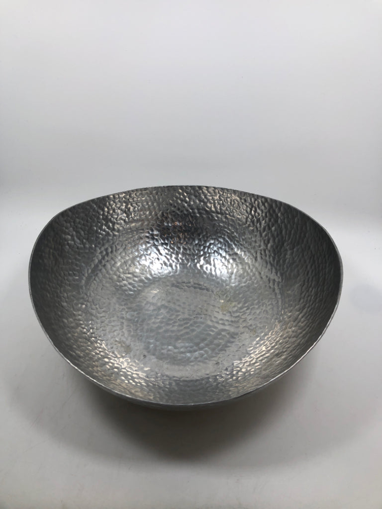 HAMMERED METAL BOWL.