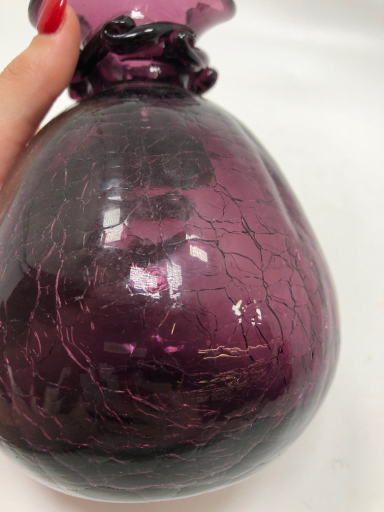 SM PURPLE CRACKLE VASE W/BLOWN GLASS SWIRLS.