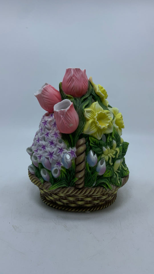PARTYLITE TULIP/DAFFODIL IN BASKET TEA LIGHT HOLDER.