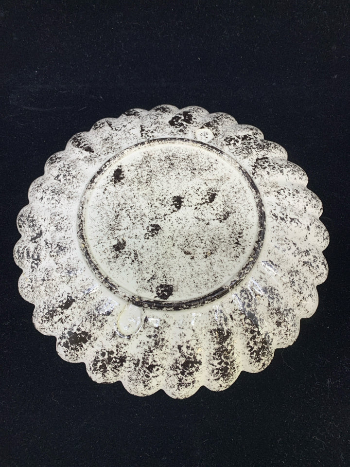 VTG BLACK SPECKLED PLATE HOLLAND MOLD.