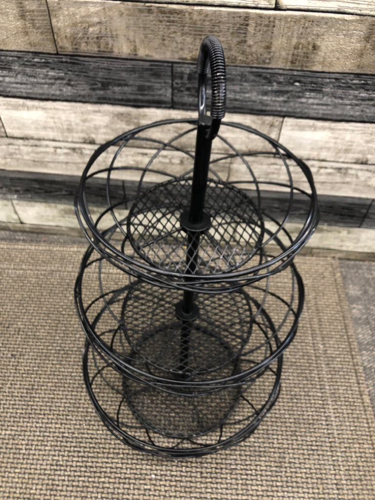 3-TIER BLACK WIRE FRUIT BASKET W/CIRCLE HANDLE.